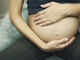 Consumir 400 microgramas de <a href="http://noticias.r7.com/saude/suplementacao-com-acido-folico-e-mandatoria-antes-e-durante-a-gestacao-31082012">ácido fólico</a> por dia
durante os três primeiros meses de gestação é fundamental para prevenir risco
de anencefalia e outros problemas de saúde para o bebê. A dosagem deve ser 10
vezes maior para pacientes com epilepsia ou que utilizam anticonvulsivantes

