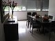 Cada imóvel possui uma sala de jantar. O preço pago na reforma de um apartamento daria para comprar, por exemplo, um apartamento de dois quartos pequenos, na mesma região