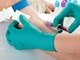 HEPATITES VIRAIS: os tipos B e C são transmitidos pelo sexo ou pela via sanguínea. O contágio é feito por meio de sexo sem preservativo e pelo uso de materiais não esterilizados que são compartilhados. Cansaço, febre, mal-estar, tontura, enjoo, vômitos, dor abdominal, pele e olhos amarelados, urina escura e fezes claras são alguns sintomas

