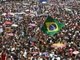 Algumas atitudes ilícitas estão tão enraizadas no dia a dia dos brasileiros que acabam sendo vistas como uma coisa normal.  A BBC Brasil fez uma lista, com a ajuda do promotor de Justiça Jairo Cruz Moreira, de dez atitudes comuns no Brasil e que, por vezes, nem são encaradas como corrupção.Confira