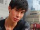 Justin Jedlica é um americano de 32 anos que ficou famoso no mundo inteiro por ser viciado em fazer cirurgias plásticas. O cara já fez 90 plásticas! Por conta de seu visual, ele até ganhou o apelido de Ken humano!