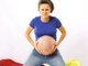 Não, mamãe: evite a pose da retenção intestinal. A não ser que você queira bancar a conta no psicólogo da criança que ainda nem veio