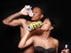 Sem cachaça, mamãe. Senão, o bebê nasce, cresce e vai acabar ficando idiota igual você