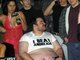 Vê o editor de Esquisitices nessa foto: a camiseta que ela tá usando diz "eu venci a anorexia". Acredita que, antes de pesar 152 kg, ele pesava apenas 110 kg?