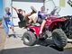 A vovó resolveu dar um jeitinho para que o vovô tivesse seus remédios na hora certa, então pediu aos netinhos que pegassem o quadriciclo da família e fossem até a farmácia. É... péssima ideia!