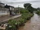 O rio Baruri-Mirim encheu nesta segunda-feira (12) deixou os bairros do Centro, Vitópolis e Amador Bueno totalmente alagados