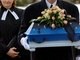 Uma mulher de 28 anos admitiu ter matado dois filhos recém-nascidos e é suspeita de ter assassinado outros três, em Husum, norte da Alemanha. Os corpos dos bebês foram deixados em uma fábrica de papel reciclado, em 2006, e em um estacionamento, em 2007
