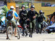 Policiais entraram em conflito com manifestantes em Santa Cruz de La Sierra, na Bolívia. Membros dos Sindicatos dos Transportes e do Comércio entraram em greve, prostestando contra um projeto de lei que autoriza que o Estado confisque produtos que tennham relações com atividades ilegais no país