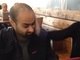 O programador de computadores Maneesh Sethi paga cerca de R$ 16 por hora para que uma jovem dê um tapa em sua cara cada vez que ele tentar entrar no Facebook ou em alguma outra rede social. Ele diz que sua produtividade aumentou de 38% para 98% depois de contratá-la!