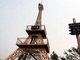 Assim como o pessoal da cidade americana de Las Vegas, os chineses também têm uma réplica da Torre Eiffel, maior monumento da Fraça. A torre Eiffel dos chineses fica na cidade de Fujian e é chamada de Tiancheng