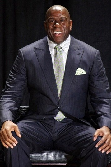 Magic Johnson, de 53 anos, aposentou a carreira de jogador de basquete em 1991, após declarar que havia contraído Aids. Johnson tornou-se porta-voz do sexo seguro e da prevenção contra o HIV