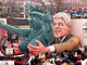 Esse Bill Clinton não sossega o facho dele nunca, né?
