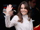Kate
Middleton confirmou na segunda (3) estar grávida de três meses, mas a
duquesa de Cambridge passa por frequentes enjoos que resultaram em internação. Ela sofre de <a href="http://noticias.r7.com/saude/hiperemese-gravidica-entenda-a-condicao-da-duquesa-kate-middleton-03122012">hiperêmese gravídica</a> —
problema caracterizado por forte desconforto, náuseas e vômitos e que <a href="http://noticias.r7.com/saude/complicacao-na-gravidez-de-kate-afeta-uma-a-cada-200-gestantes-04122012">afeta uma
a cada 200 gestantes</a>. Se não tratado, quadro pode levar à perda do
bebê