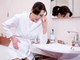 A<a href="http://www.isaude.net/pt-BR/noticia/26401/ciencia-e-tecnologia/infeccao-urinaria-durante-gravidez-pode-prejudicar-desenvolvimento-fetal"> infecção urinária </a>é muito frequente na
gestação e, se não tratada corretamente, pode estimular o aborto espontâneo e
ainda aumentar as chances da mulher apresentar crescimento intra-uterino
retardado e do bebê nascer com baixo peso. Ardência,
dor, dificuldade para urinar, mau cheiro e cor opaca da urina são os sintomas
mais comuns da doença

