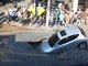 Carro ficou totalmente entalado após acidente
