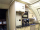 Foto mostra no detalhe a cozinha do avião presidencial atual, que foi fabricado pela Airbus nos Estados Unidos e na Alemanha