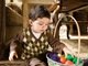 

Evite brinquedos com formas e cheiros que imitem
alimentos, pois as crianças tendem a engoli-los. Atenção redobrada aos
brinquedos que possuem partes cortantes ou pontiagudas, compostos por
substâncias tóxicas ou de fácil combustão e que possam ocasionar choques
elétricos. Tudo isso facilita a ocorrência de ferimentos



