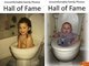 O site que compila fotos de família nada confortáveis elegeu seus imortais neste fim de ano e, coincidentemente ou não, eles já estavam no trono quando a foto foi tirada
