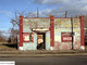 A cidade era o paraíso da classe operária, mas, de uns tempos para cá, virou o inferno. Detroit abrigava as três grandes montadoras de veículos dos EUA —&nbsp; General Motors, Ford e Chrysler — mas com a abertura das fronteiras para a importação a cidade passou de "cidade mais promissora dos EUA" (como era em 1930) e, agora, parece até uma cidade fatasma