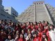 Estudantes de Taichung, Taiwan, posam para foto em frente à réplica de uma pirâmide maia antes da cerimônia de contagem regressiva para o fim do mundo organizada pelo Museu Nacional da Ciência Natural. O evento quis mostrar que o fim do mundo foi apenas uma leitura para o calendário maia