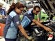 Fim de ano é sempre agitado nas estradas brasileiras. Milhões de pessoas viajam pelas rodovias do País, mas nem todos se preocupam com a manutenção básica dos veículos, que consiste em verificar (e trocar, se necessário) componentes simples, como os limpadores dos vidros, o estepe e as pastilhas de freios. <b><a href="http://noticias.r7.com/carros/fotos/antes-de-cair-na-estrada-veja-dez-dicas-de-manutencao-basica-para-viajar-tranquilo-20121221.html">Leia mais</a></b>