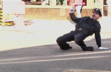 Todo fim de ano, desde 1984, Lepore exibe sua destreza no bailado nas ruas da cidade