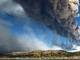 A coluna de gases e cinzas chegou a 1,5 km de altura na direção sudeste. "A intensidade dos sinais sísmicos sugerem que a erupção ainda em curso é menor", mas "não se descarta uma evolução da atividade para uma grande erupção", ressaltou o Sernageomin