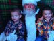 Mas as fotos com Papai Noel sempre são reveladoras. Vendo essa foto, você consegue ver quem é que vai ser paz e amor e quem vai ser revoltadinho?