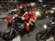 Motoqueiros vestidos de roupas de Natal também circularam pela região