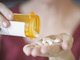 O especialista desaconselha fazer uso de anticoagulantes
como prevenção. Segundo ele, medicamentos anticoagulantes são indicados somente
para pacientes em condições específicas, como pós-operatório. O maior risco do
anticoagulante é levar a uma hemorragia