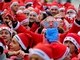 Na cidade italiana de Milão, milhares de pessoas foram às ruas na tradicional corrida de Papais Noéis