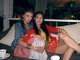 Aqui, a garota mostra que também tem amigas "normais", o quer não quer dizer que ela não esteja pronta para ir para o mundo das bonecas