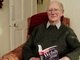 Há 70 anos, o <a href="http://noticias.r7.com/saude/aposentado-sofre-derrame-e-acorda-falando-gales-28122012">aposentado Alun Morgan</a>, de 81 anos, foi evacuado ao País de Gales durante a Segunda Guerra Mundial. Durante sua estadia por lá, nunca conseguiu aprender a língua local. Mas, após sofrer um <a href="http://noticias.r7.com/saude/avc-esta-entre-as-principais-causas-de-internacoes-em-hospitais-publicos-de-sao-paulo-23092012"><b>acidente vascular cerebral</b></a>, ele começou a falar galês fluentemente