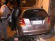 Ainda não há informações sobre o 
condutor do carro roubado e o caso foi registrado no 69º DP