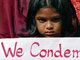 

Menina segura um cartaz em meio a uma manifestação no sul da
Índia, na cidade de Hyderabad. Indianos de várias regiões do país, onde uma
jovem morreu após ser vítima de um estupro coletivo, estão protestando contra a
violência sexual

