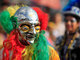 Colombiano
fantasiado se apresenta durante uma parada de Cali Viejo, uma celebração anual
da Feira de Cali na Colômbia