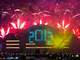 

Luzes e fogos de artifício iluminaram o céu do porto de
Victoria durante a celebração de Ano-Novo de Hong Kong

