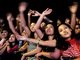 Mulheres curtem o show da virada em Yangon
