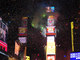 Uma das mais tradicionais festas de Ano-Novo reuniu 1 milhão de pessoas na Times Square, em Nova York. A famosa bola de cristais desce em contagem regressiva até anunciar a chegada de 2013