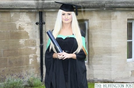 Barbie burra é escambau: essa aqui é DIPLOMADA!