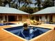 O resort tem apenas 25 acomodações entre suítes e bangalôs inspirados em recantos paradisíacos do planeta, como Moorea, Malindi e Bali
