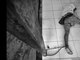 Wendell Phillips fotografou o Centro de Reabilitação Yayasan Galuh, na Indonésia, que abriga mais de 250 pacientes. Alguns deles não têm moradia e chegam ao local após serem recolhidos das ruas pela polícia. Muitos ficam acorrentados