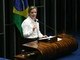 Com os cabelos mais longos, Gleisi adotou o rabo baixo em várias ocasiões no Senado. O penteado vinha acompanhado normalmente de camisas e brincos pequenos