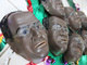 <a href="http://noticias.r7.com/brasil/noticias/joaquim-barbosa-e-eleito-presidente-do-stf-com-ampla-maioria-de-votos-20121010.html">Máscaras do ministro Joaquim Barbosa, novo presidente do STF (Supremo Tribunal Federal) </a>são uma das mais procuradas pelos foliões no Brasil para brincar o Carnaval deste ano