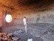 Tanto é que ela foi lá, ver a caverna de perto