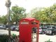 A cabine nunca está ocupada — porque um GÊNIO instalou o telefone do lado de fora!