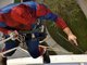 Existe uma história clássica do Homem-Aranha, que se chama "O garoto que colecionava Homem-Aranha" em que o cabeça de teia vai até um hospital para conhecer um moleque que, se pá, era o maior fã dele. A história fez o maior sucesso na época em que foi lançada e tinha um final triste. Acabava com o herói, cabisbaixo, sobre o muro do hospital e o final do artigo, escrito pelo jornalista Ben Ulrich, dizendo que, se o Homem-Aranha tivesse bhom coração, ia visitar o garoto logo porque ele tinha epnas alguns meses de vida