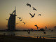Dubai, nos Emirados Árabes, é um destino turístico pequeno, mas altamente desenvolvido, que oferece as melhores lojas, restaurantes e hotéis, além de muitas opções de esportes e relaxamento. As melhores praias são Jumeirah e Palm Beach
