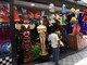A Ladeira Porto Geral, tradicional rua de fantasias, também ficou lotada. Os ingressos para o carnaval de São Paulo começaram a ser vendidos na quinta-feira, dia 10