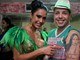 Mostrando que não são ruins da cabeça, muito menos doentes do pé, vários famosos aproveitaram o clima de folia para cair no samba. <B><A href="http://entretenimento.r7.com/carnaval-2013/fotos/decotes-e-sorrisos-marcam-ensaios-na-sapucai-20012013">Quem não curtiu a batucada na Sapucaí</A>, </B>foi para a quadra das escolas. Rainha de bateria da verde e rosa, Gracyanne Barbosa foi para a Mangueira. Lá, recebeu o carinho de um fã, que exibiu uma tatuagem no braço em homenagem à dançarina. Isso que é amor!